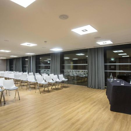 Courtyard By Marriott Edinburgh West Hotel Екстериор снимка