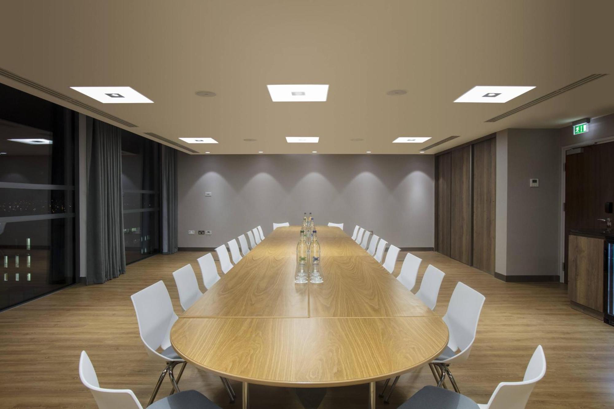 Courtyard By Marriott Edinburgh West Hotel Екстериор снимка