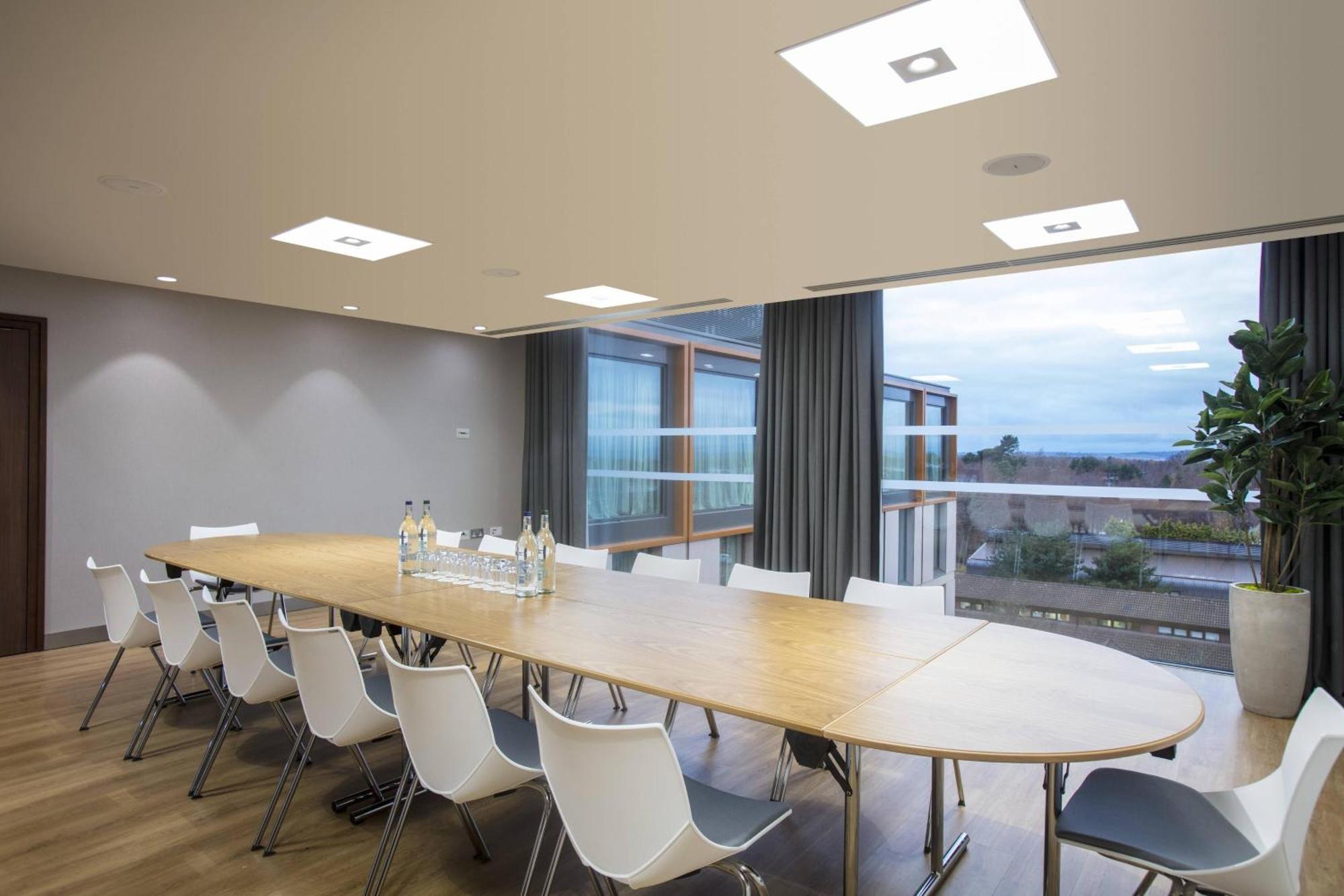 Courtyard By Marriott Edinburgh West Hotel Екстериор снимка