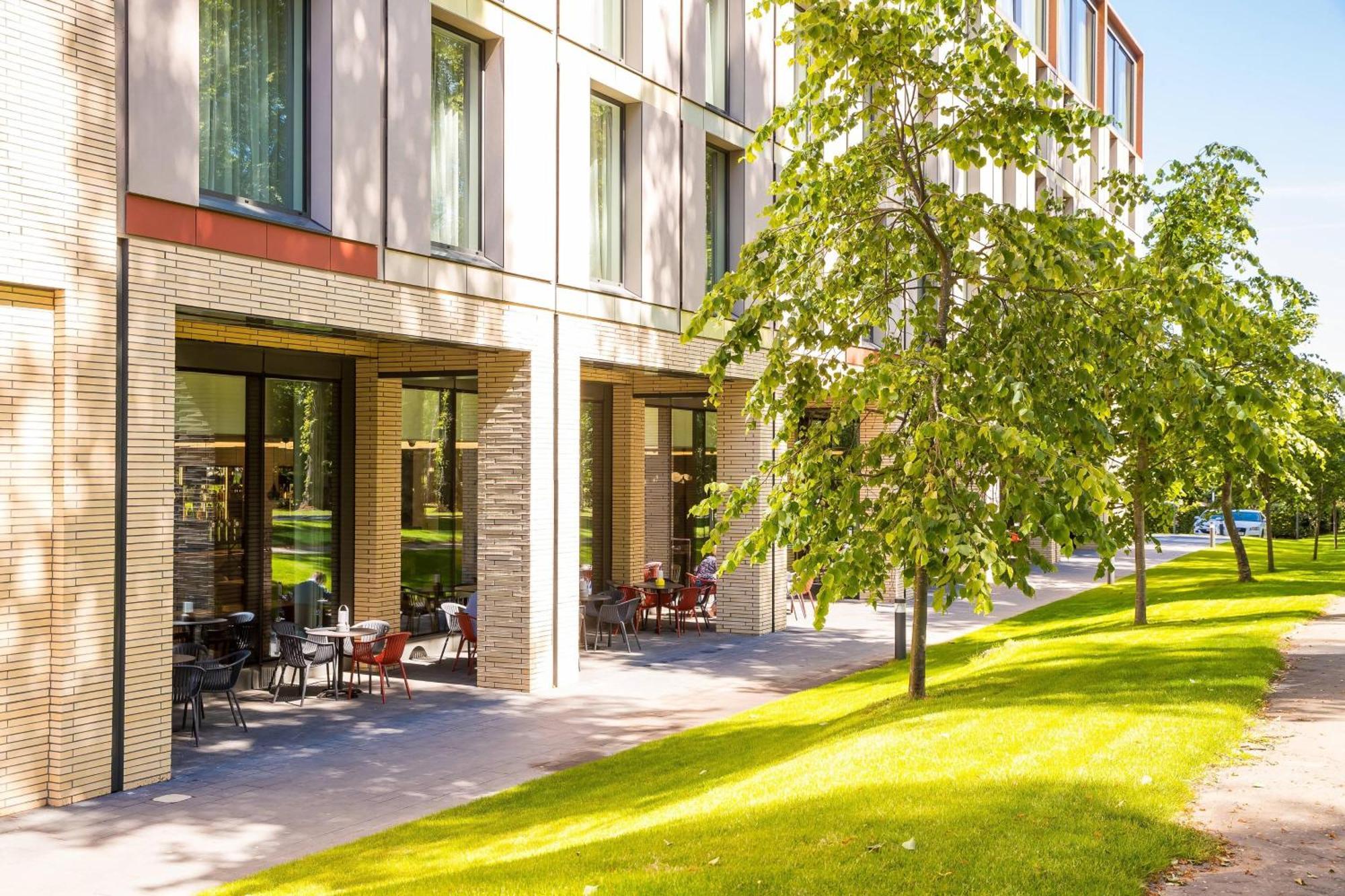 Courtyard By Marriott Edinburgh West Hotel Екстериор снимка