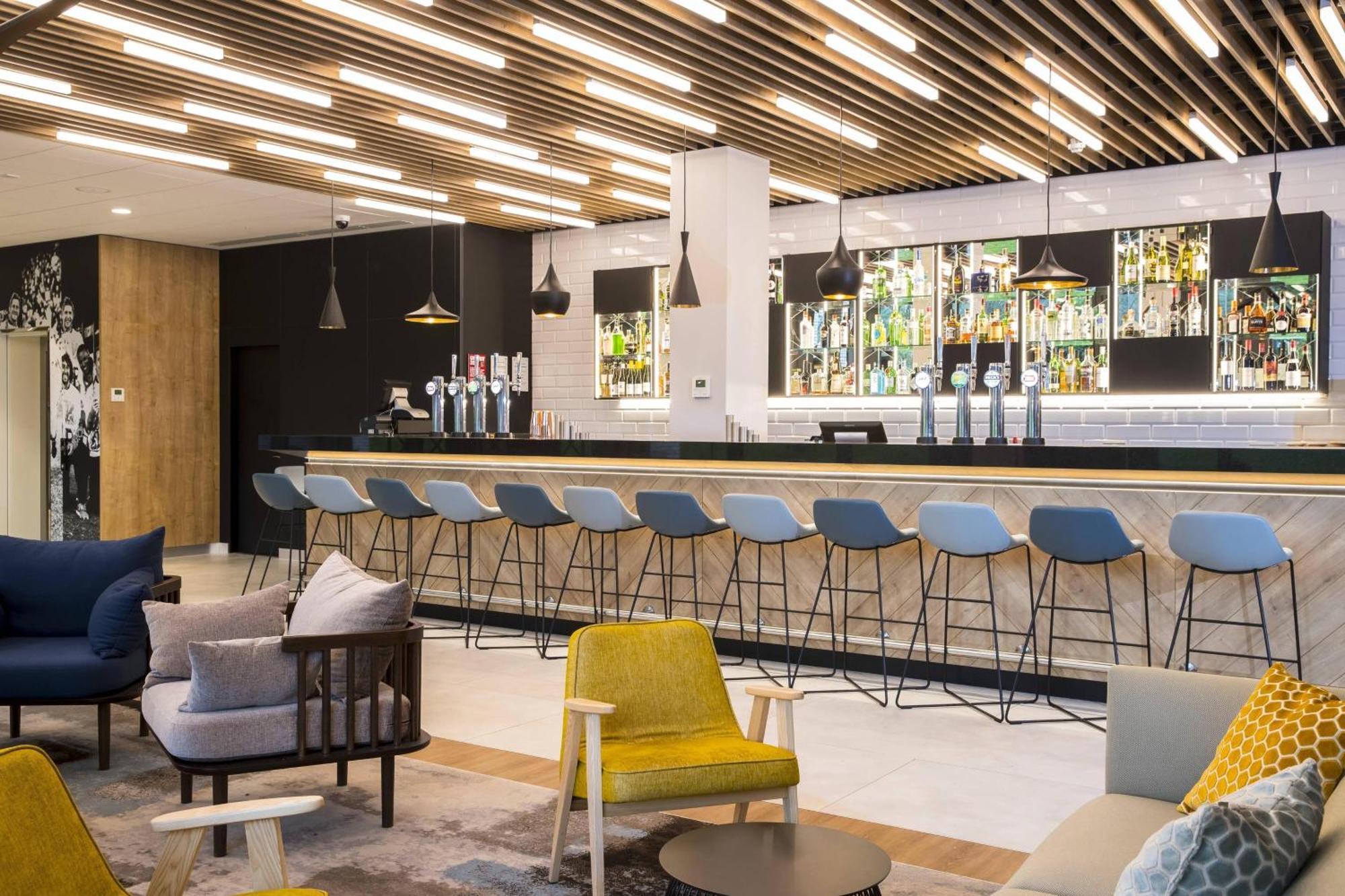 Courtyard By Marriott Edinburgh West Hotel Екстериор снимка
