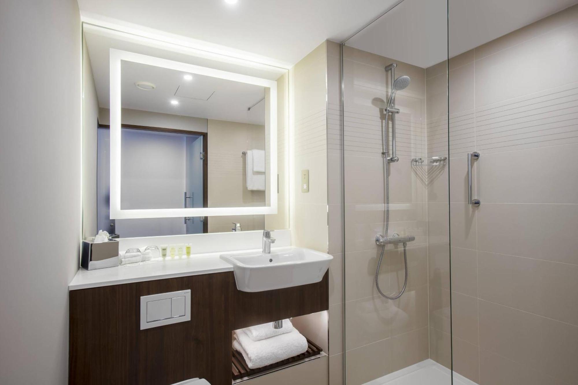 Courtyard By Marriott Edinburgh West Hotel Екстериор снимка