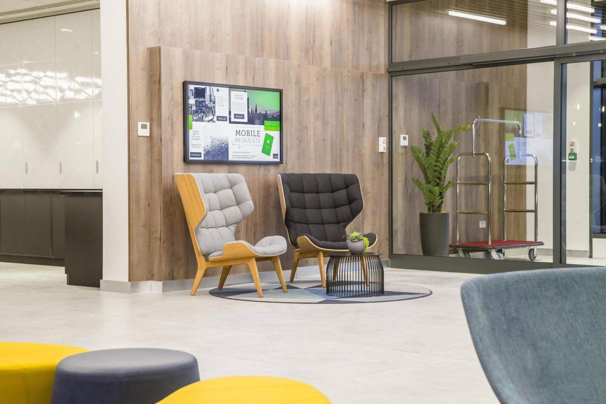 Courtyard By Marriott Edinburgh West Hotel Екстериор снимка