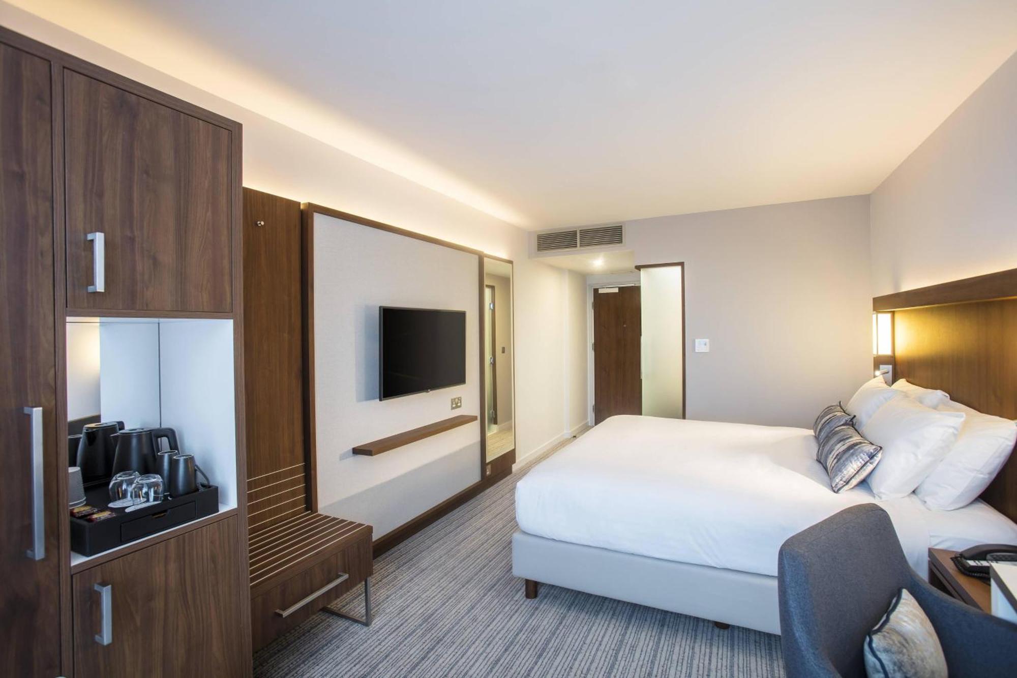 Courtyard By Marriott Edinburgh West Hotel Екстериор снимка