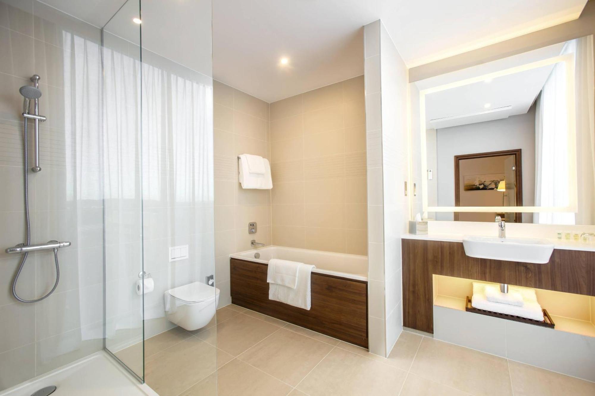 Courtyard By Marriott Edinburgh West Hotel Екстериор снимка