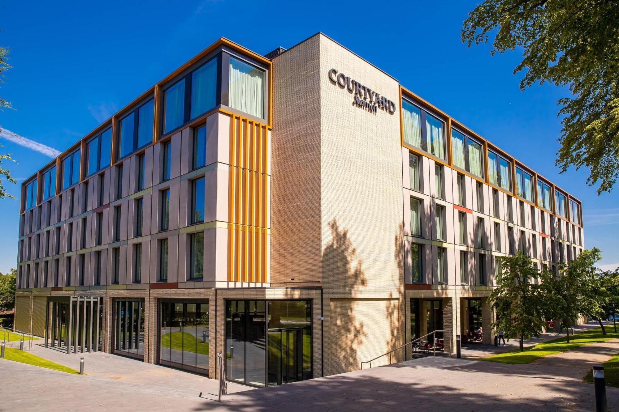 Courtyard By Marriott Edinburgh West Hotel Екстериор снимка